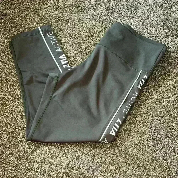 Zyia green capris - Picture 1 of 3